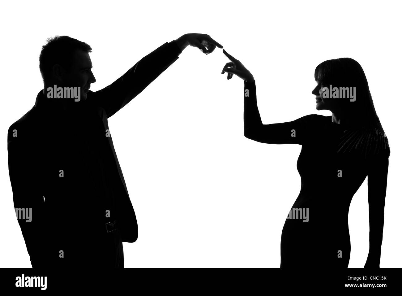 Un caucasian giovane uomo donna e di gesti che esprimono il concetto di comunicazione in studio silhouette isolati su sfondo bianco Foto Stock