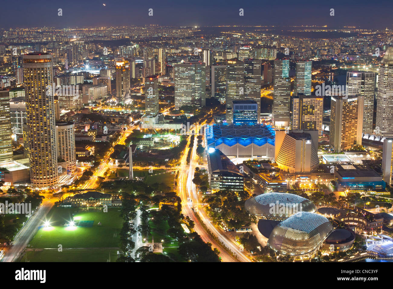 Singapore, Marina Bay, vista dal 1-bar di altitudine al di sopra del Esplanade-Theaters sulla baia, Singapore International Convention Foto Stock