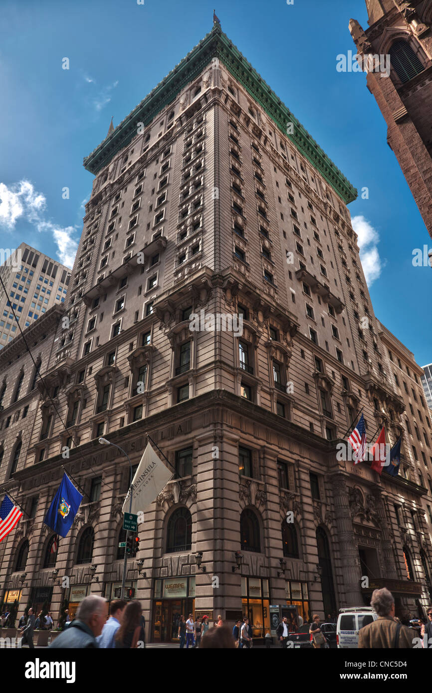 L'Hotel Peninsula sulla Fifth Avenue a Manhattan, New York City Foto Stock