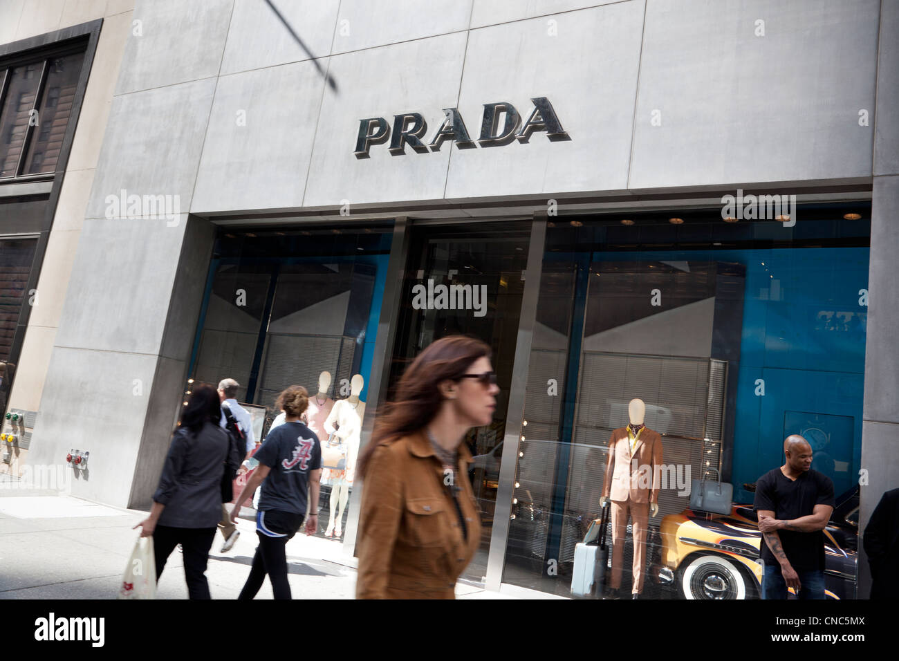 Prada store sulla Fifth Avenue a Manhattan, New York City Foto Stock Prada store sulla Fifth Avenue a Manhattan, New York City Foto Stock