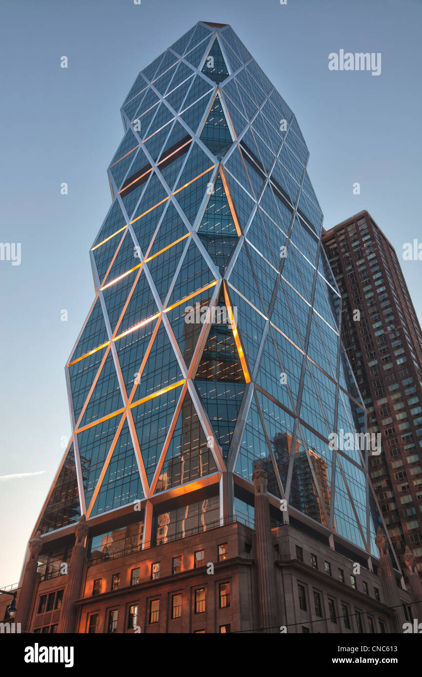 Hearst Tower su un angolo di 8° Avenue e W 57th Street a Manhattan, New York City Foto Stock