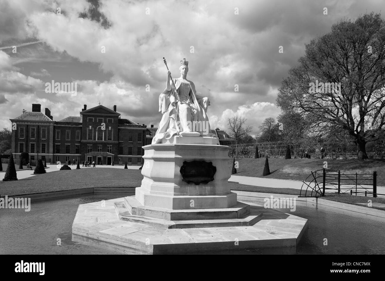 Statua della regina Victoria a Kensington Palace e Kensington Gardens, Londra Foto Stock