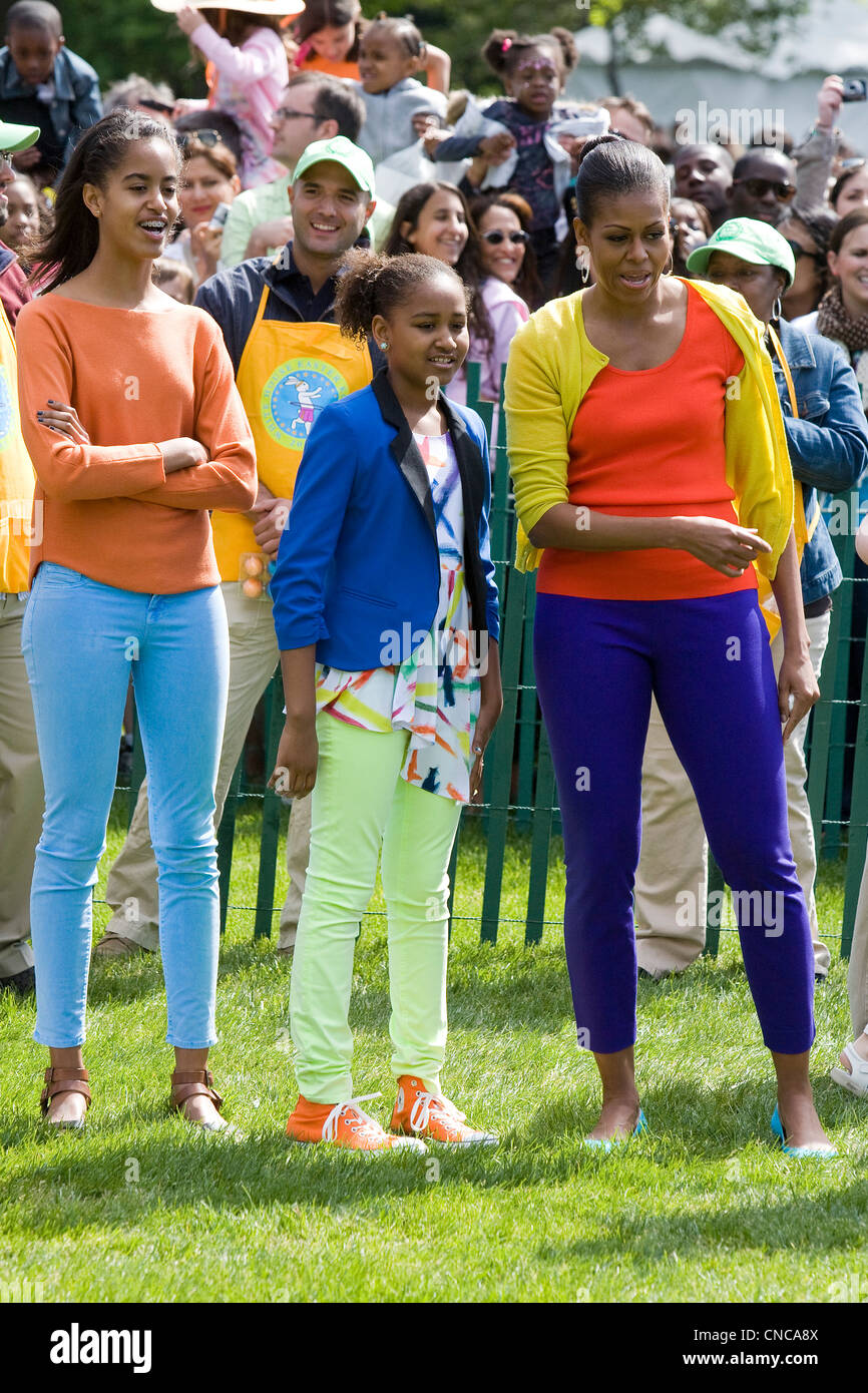 La First Lady Michelle Obama e le figlie Sasha e Malia al 2012 White House Easter Egg Roll. Foto Stock