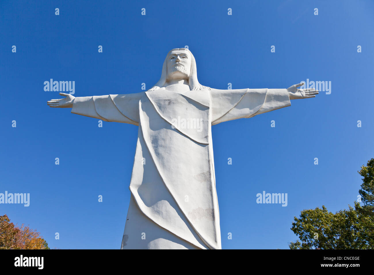 Cristo degli Ozarks statua è un enorme scultura di Gesù si trova vicino a Eureka Springs, Arkansas, in cima al monte magnetico. Foto Stock