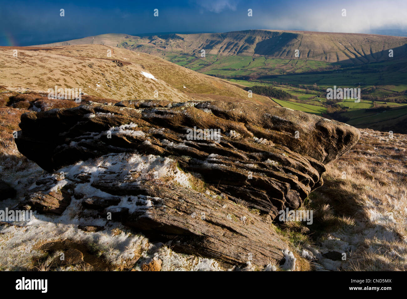 Una vista dalla Kinder altopiano, Kinder Scout, Peak District, Derbyshire, England, Regno Unito Foto Stock