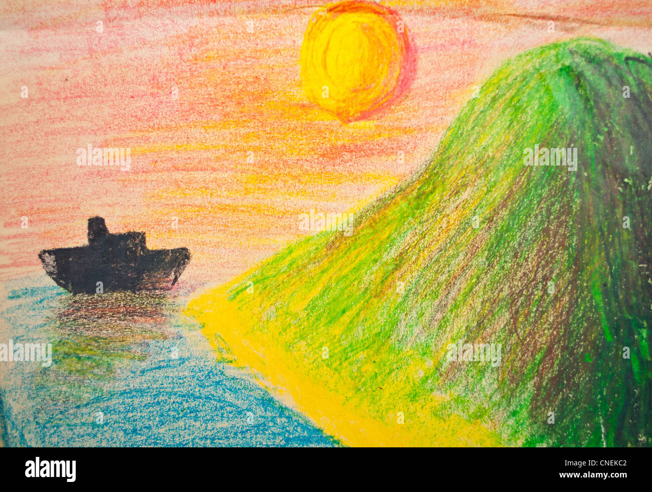 Bambino disegno a mano del mare e del paesaggio di montagna con matite  colorate Foto stock - Alamy
