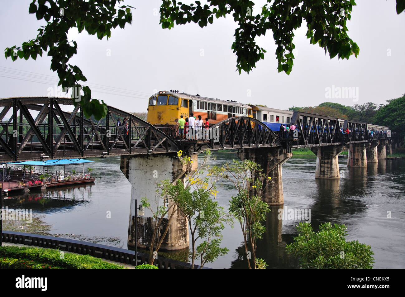 Il Ponte sul Fiume Kwai, Kanchanaburi, la Provincia di Kanchanaburi, Thailandia Foto Stock