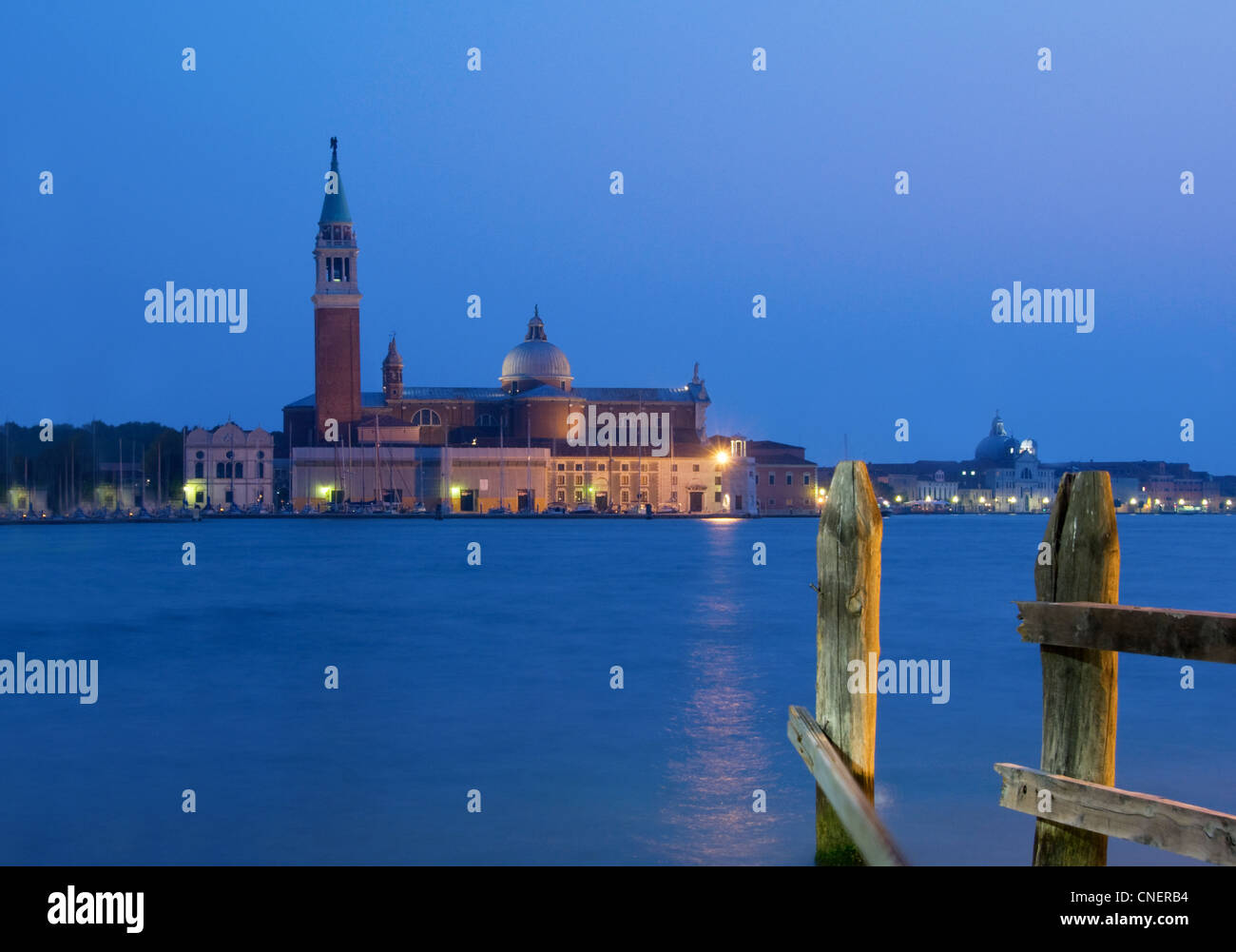 Tramonto a Venezia con vista sulla chiesa di San Giorgio Foto Stock