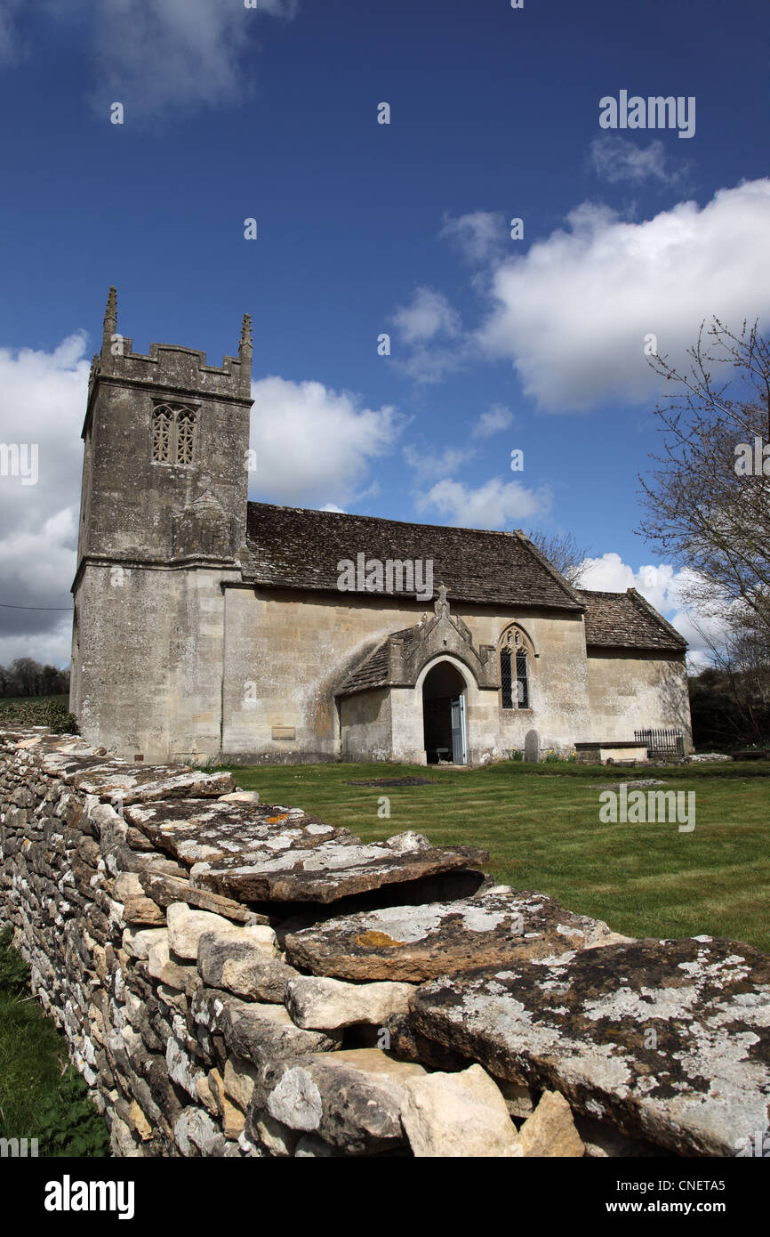Villaggio Chiesa di San Nicola, Slaughterford, Wiltshire, Inghilterra, Regno Unito Foto Stock