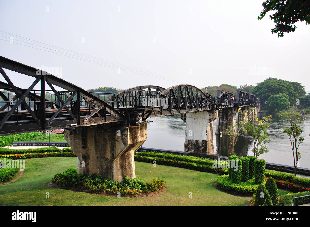 Il Ponte sul Fiume Kwai, Kanchanaburi, la Provincia di Kanchanaburi, Thailandia Foto Stock