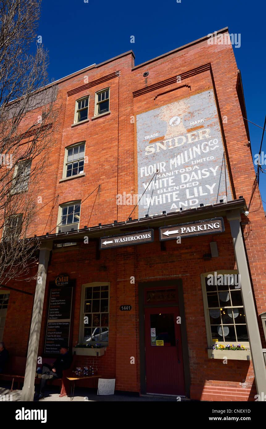 Sciroppo di acero presso il mulino negozi di artigianato e gallerie nella restaurata snider mulino di farina in st jacobs ontario Foto Stock