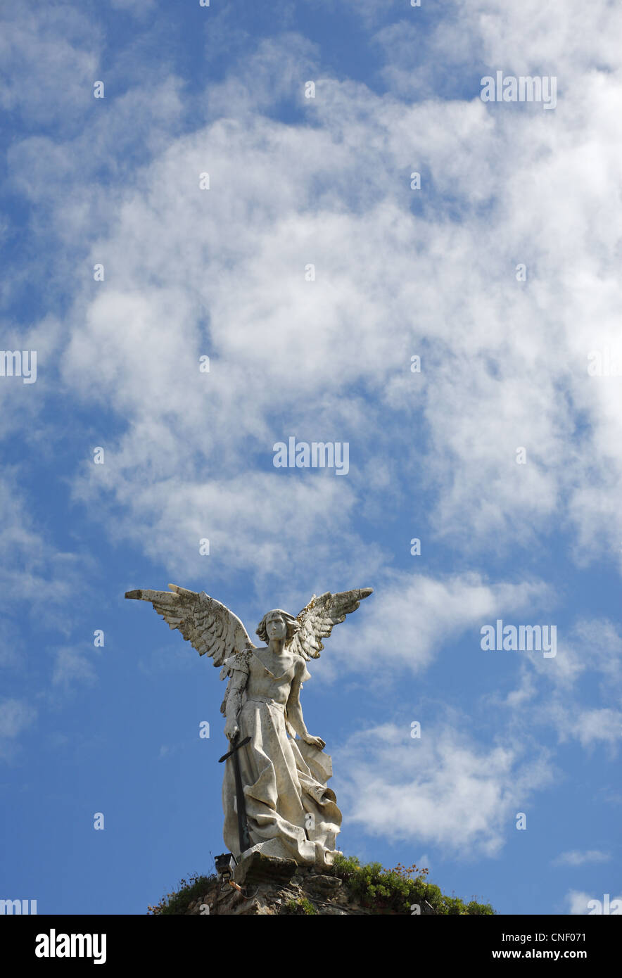 Angelo custode della scultura in marmo da Josep Llimona, cimitero di Comillas, Comillas, Cantabria, SPAGNA Foto Stock
