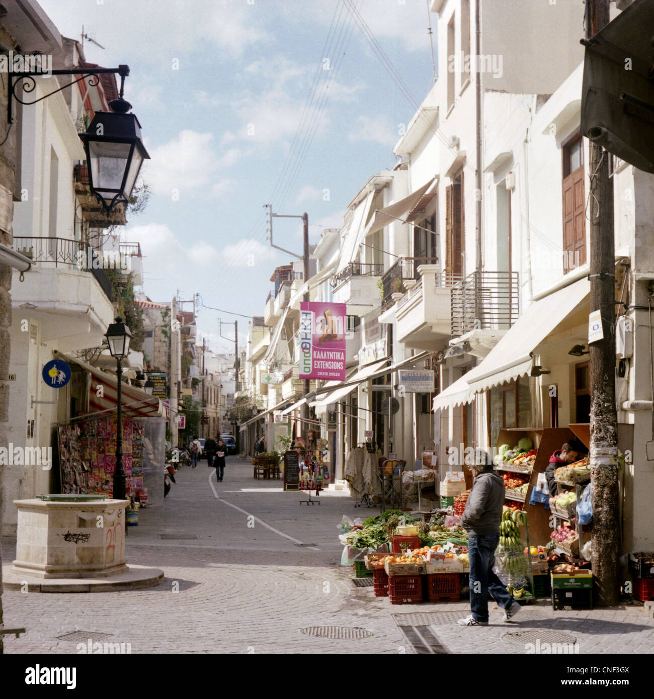 Una scena di strada nella zona della città vecchia di Rethymno, Creta, Grecia, nel marzo 2012, Foto Stock