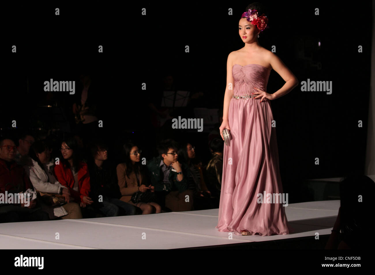 Chinese fashion show pista modello femminile passerella Foto Stock