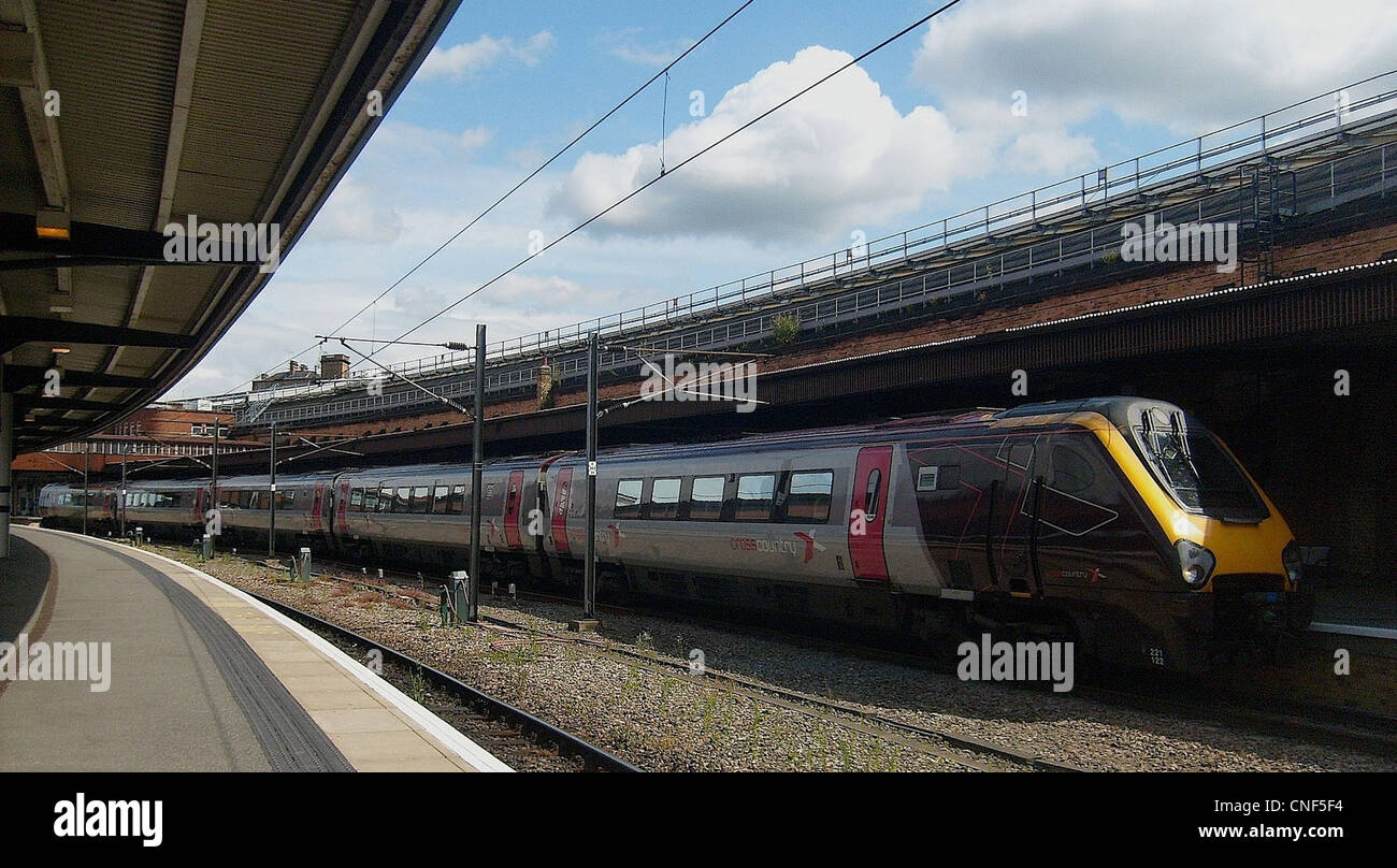 Bombardier Class 221 Super Voyager n. 221122 a York. Foto Stock