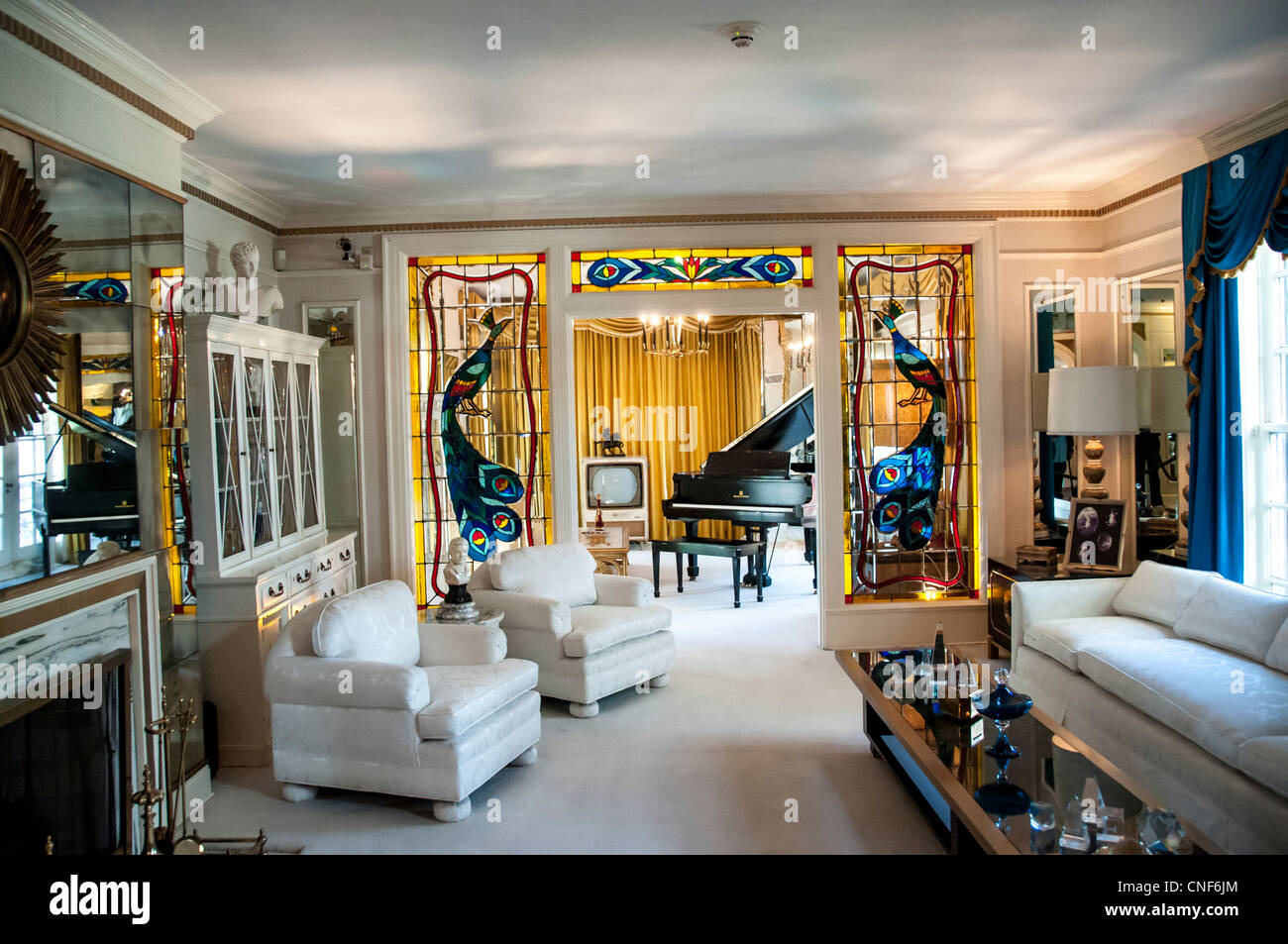 Il soggiorno in la casa di Elvis Presley Graceland a Memphis, Tennessee Foto Stock