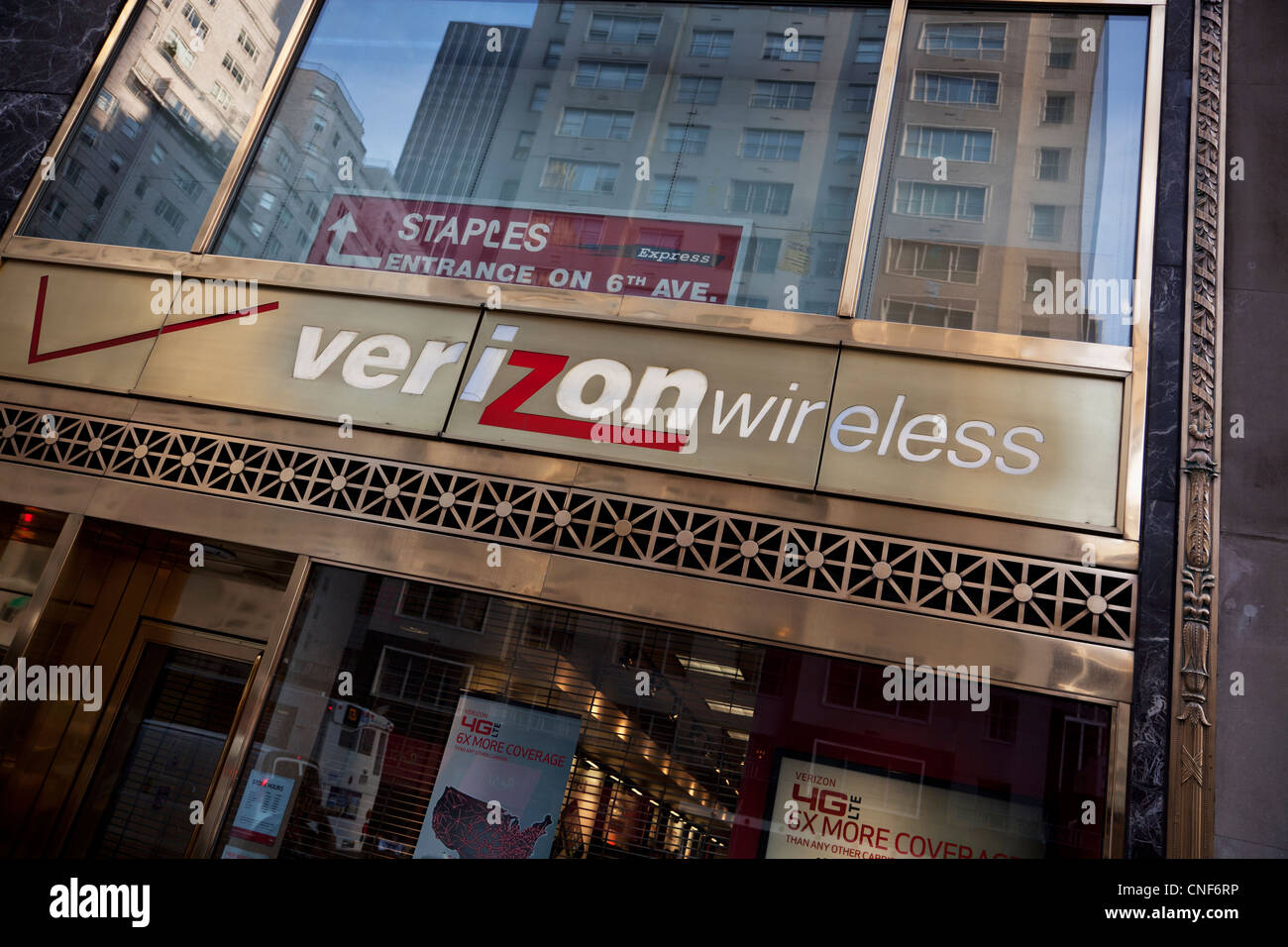 Verizon Wireless store su W 57th Street a Manhattan, New York City Foto Stock