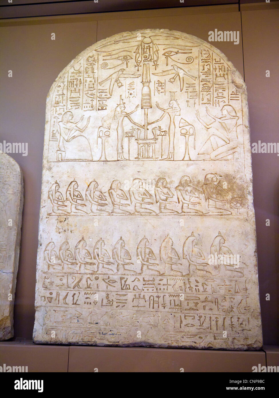 Stele egiziane nella bellissima città medievale di Bologna Italia. Foto Stock