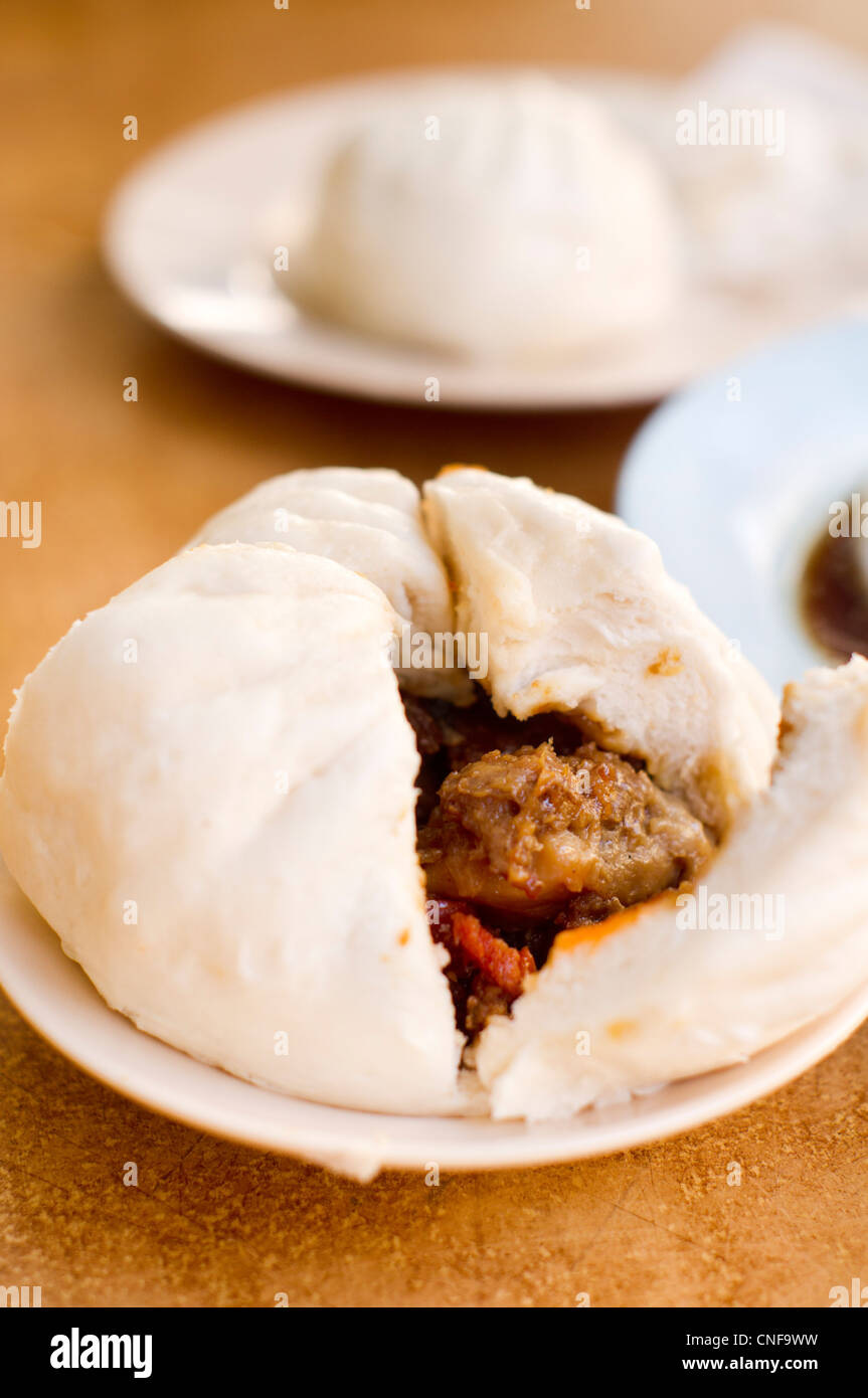 Baozi, Chinese bun, uno dei comuni di cibo cinese, la foto viene scattata a Penang, Malaysia. Foto Stock