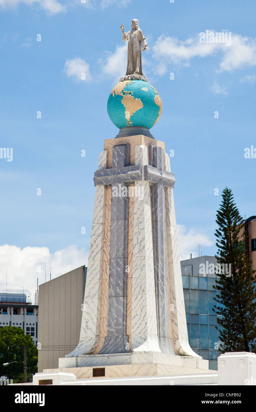 Monumento al Divino Salvador del Mundo o Plaza Las Americas, San ...