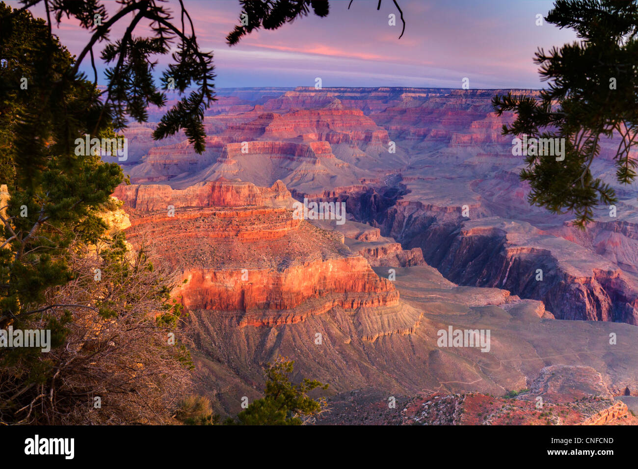 Sunrise a Yavapai Point, South Rim, il Parco Nazionale del Grand Canyon (Arizona, USA). Tecnica HDR. Foto Stock