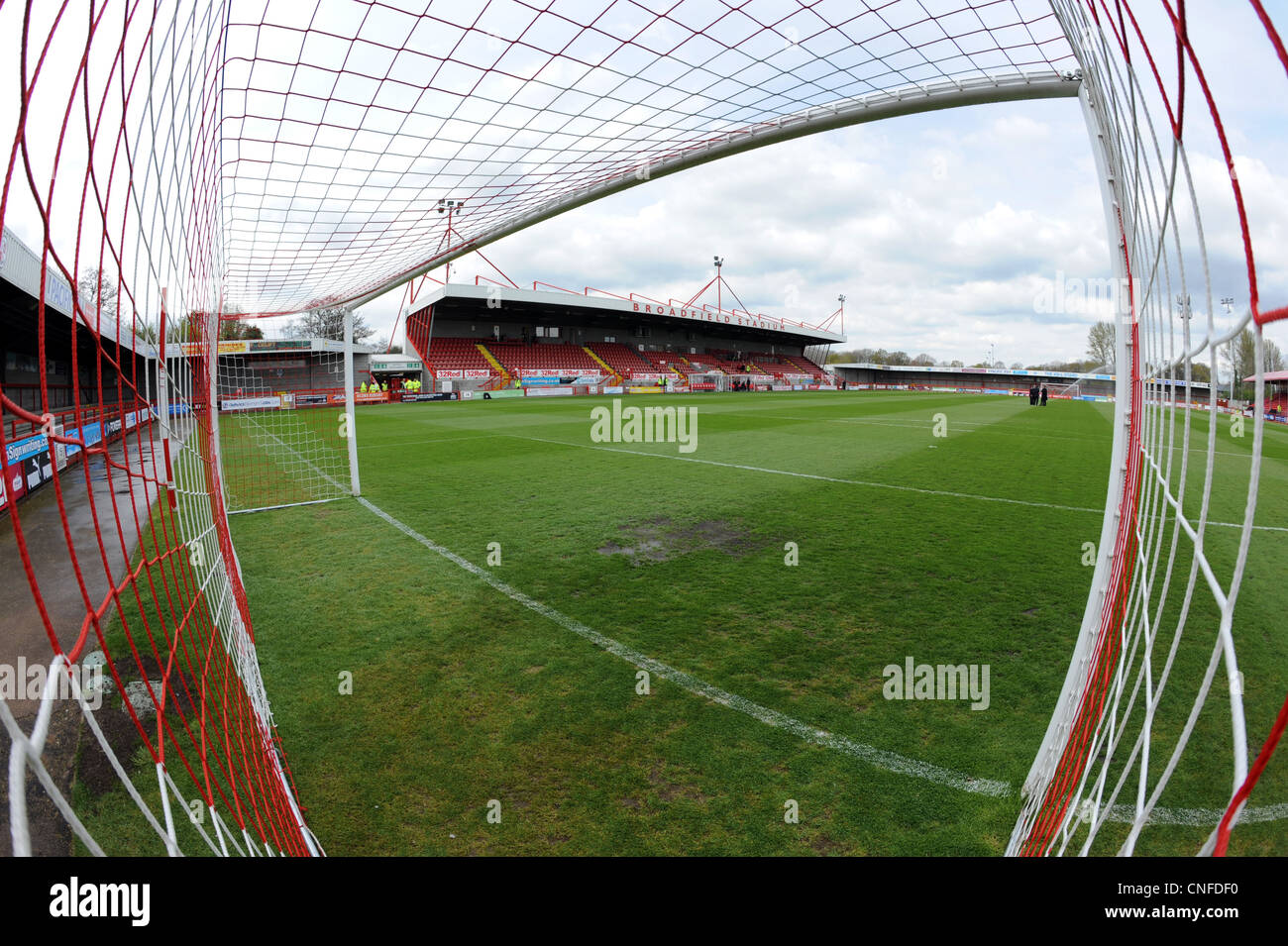 Vista interna Broadfield Stadium, casa di Crawley Town Football Club Foto Stock
