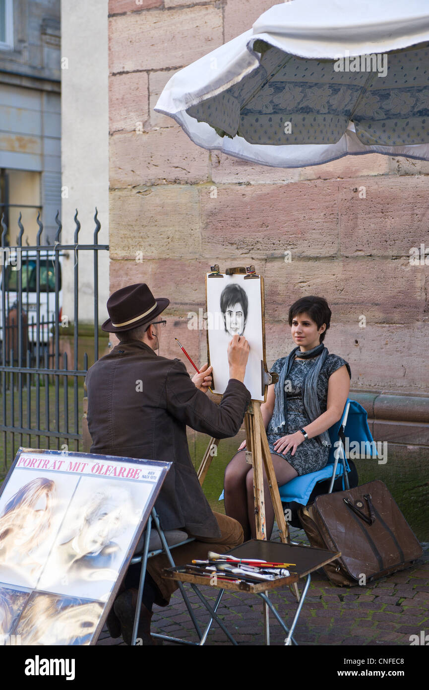 Ritratto pittore in Piazza del mercato Città Vecchia, Heidelberg, Germania. Foto Stock