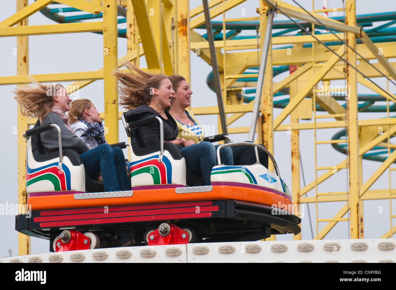 Roller Coaster ride a Stoccarda festa della birra, del Cannstatter Wasen, Stuttgart, Germania. Foto Stock