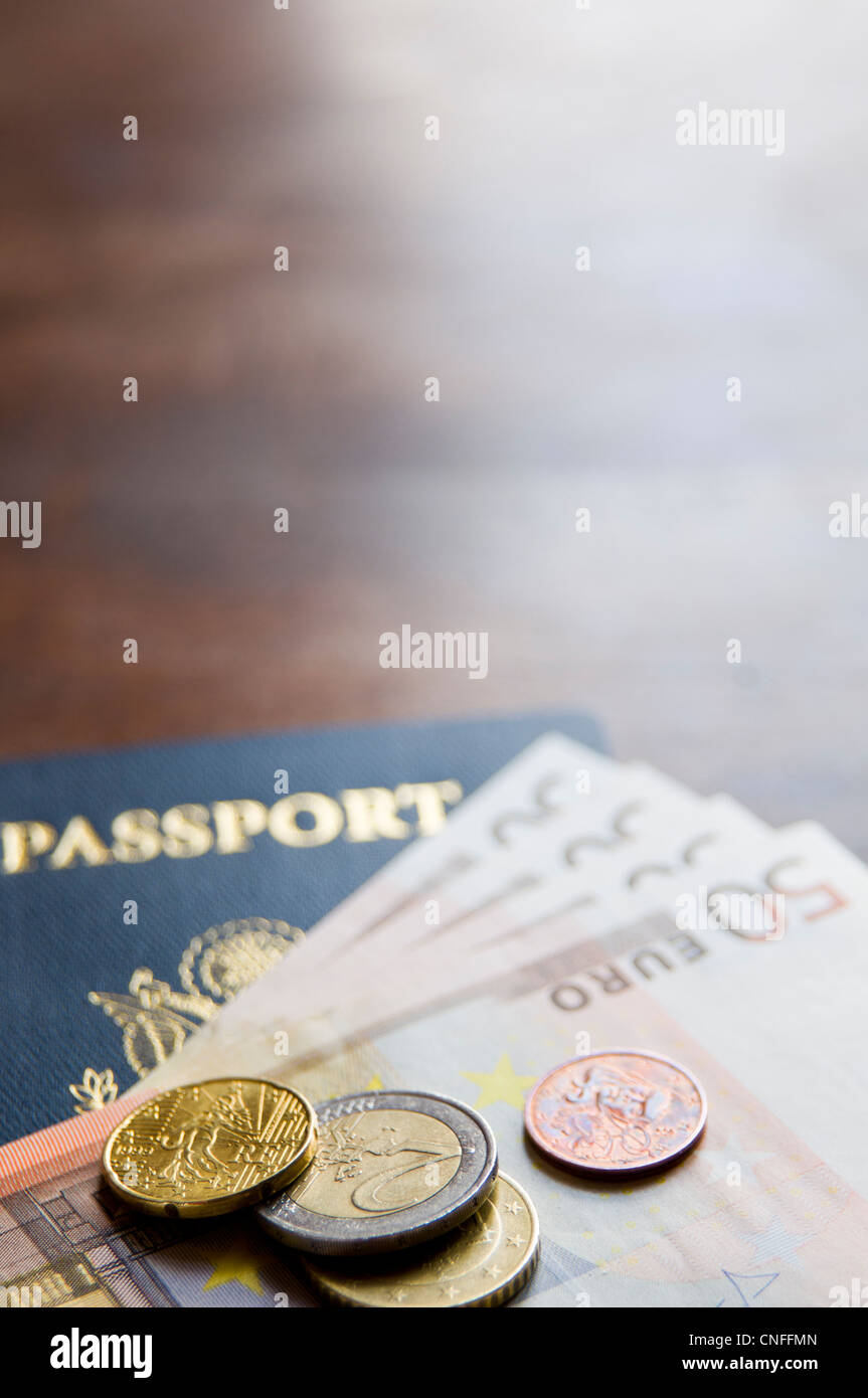 Euro dollaro valuta e cambiare con il passaporto di viaggio Foto Stock