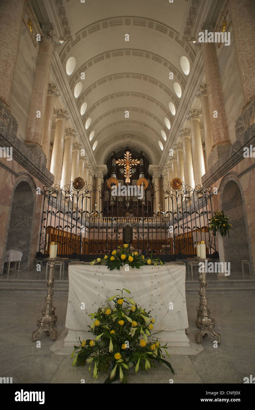 Uno sguardo sull'altare della cattedrale di San Biagio in San Blasien, Foresta Nera, Germania Foto Stock