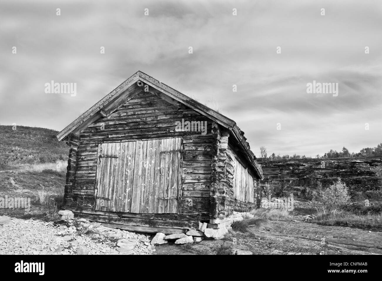 Vecchio edificio a Straumhella presso l'isola Kvaløya, Troms fylke, Norvegia. Foto Stock
