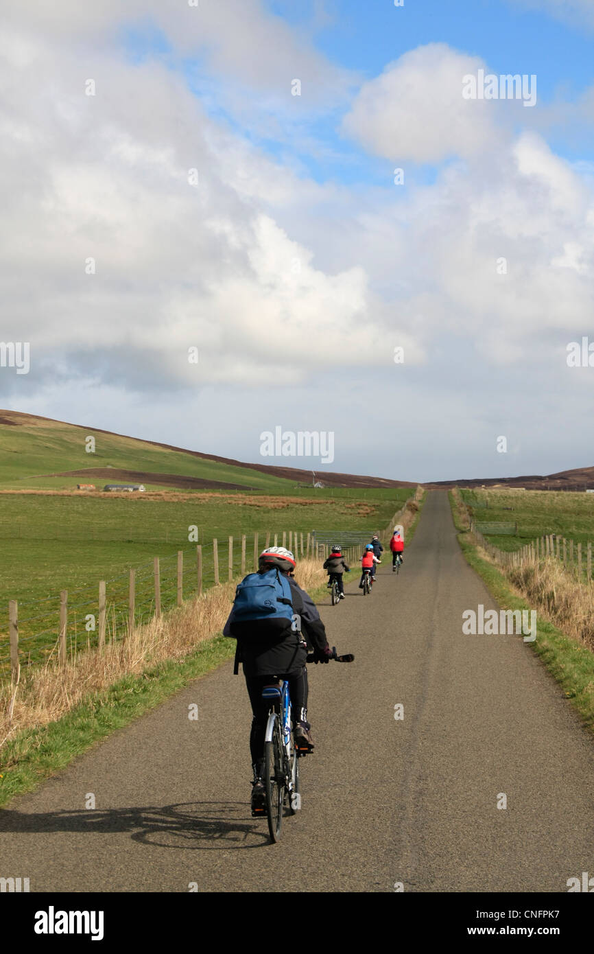 Famiglia in bicicletta Foto Stock