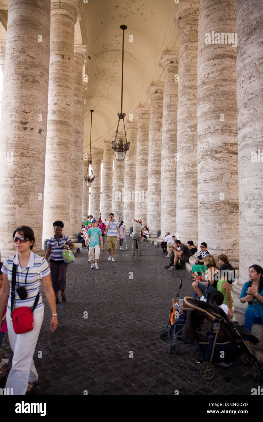 Colonnato di Piazza San Pietro Foto Stock
