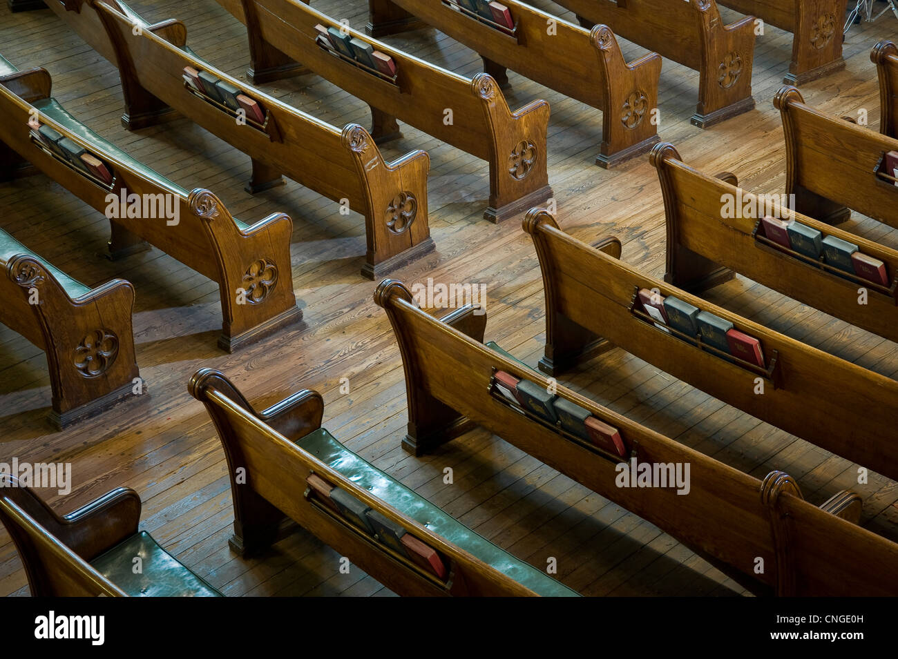 Banchi di Chiesa vecchia Foto Stock