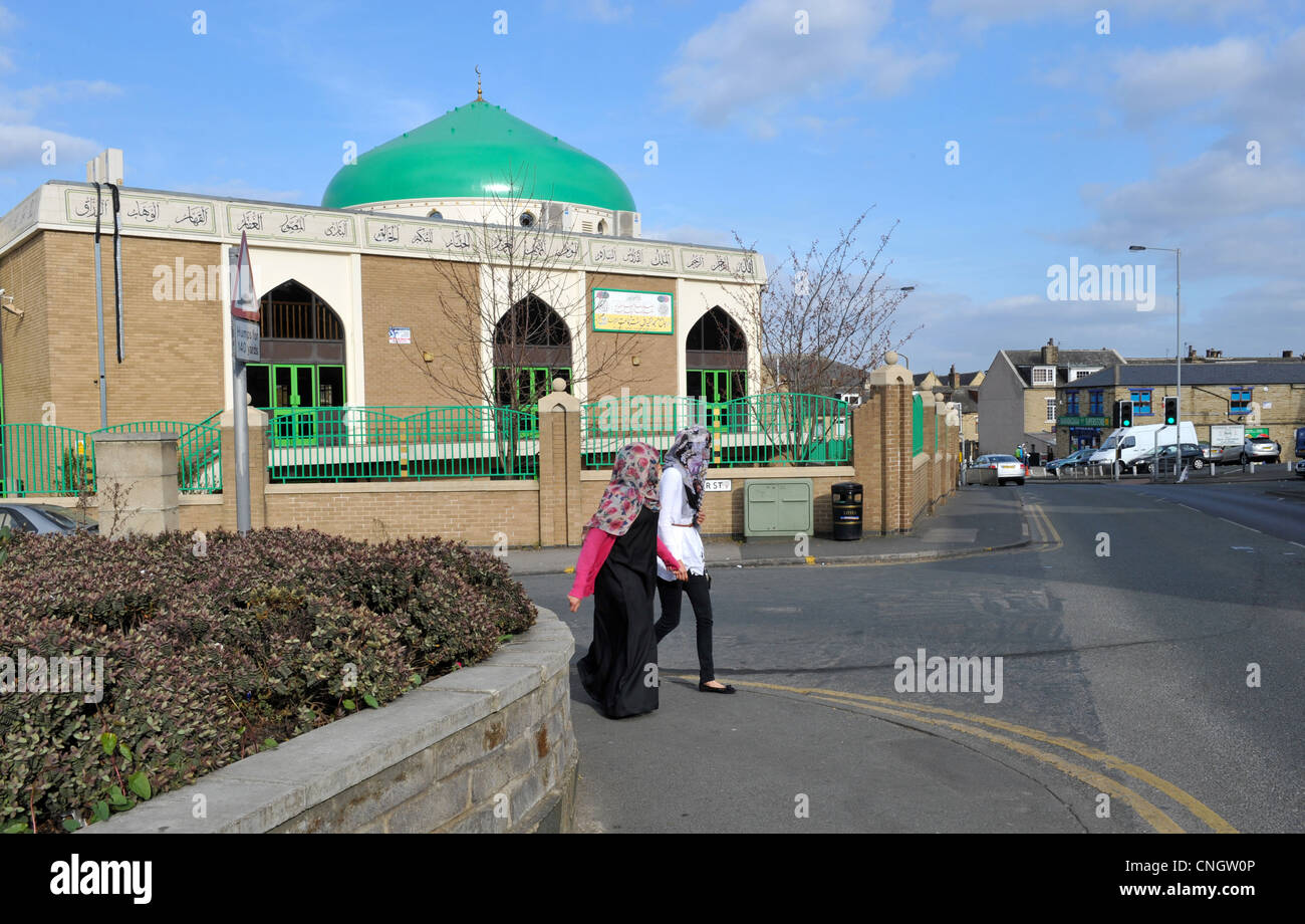 La Moschea Hanfia in George Galloway sua circoscrizione in Bradford West, West Yorkshire, Regno Unito Foto Stock La Moschea Hanfia in George Galloway sua circoscrizione in Bradford West, West Yorkshire, Regno Unito Foto Stock