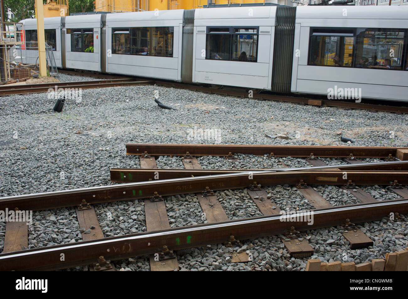 Nuova posa i binari del tram Dusseldorf Germania Foto Stock