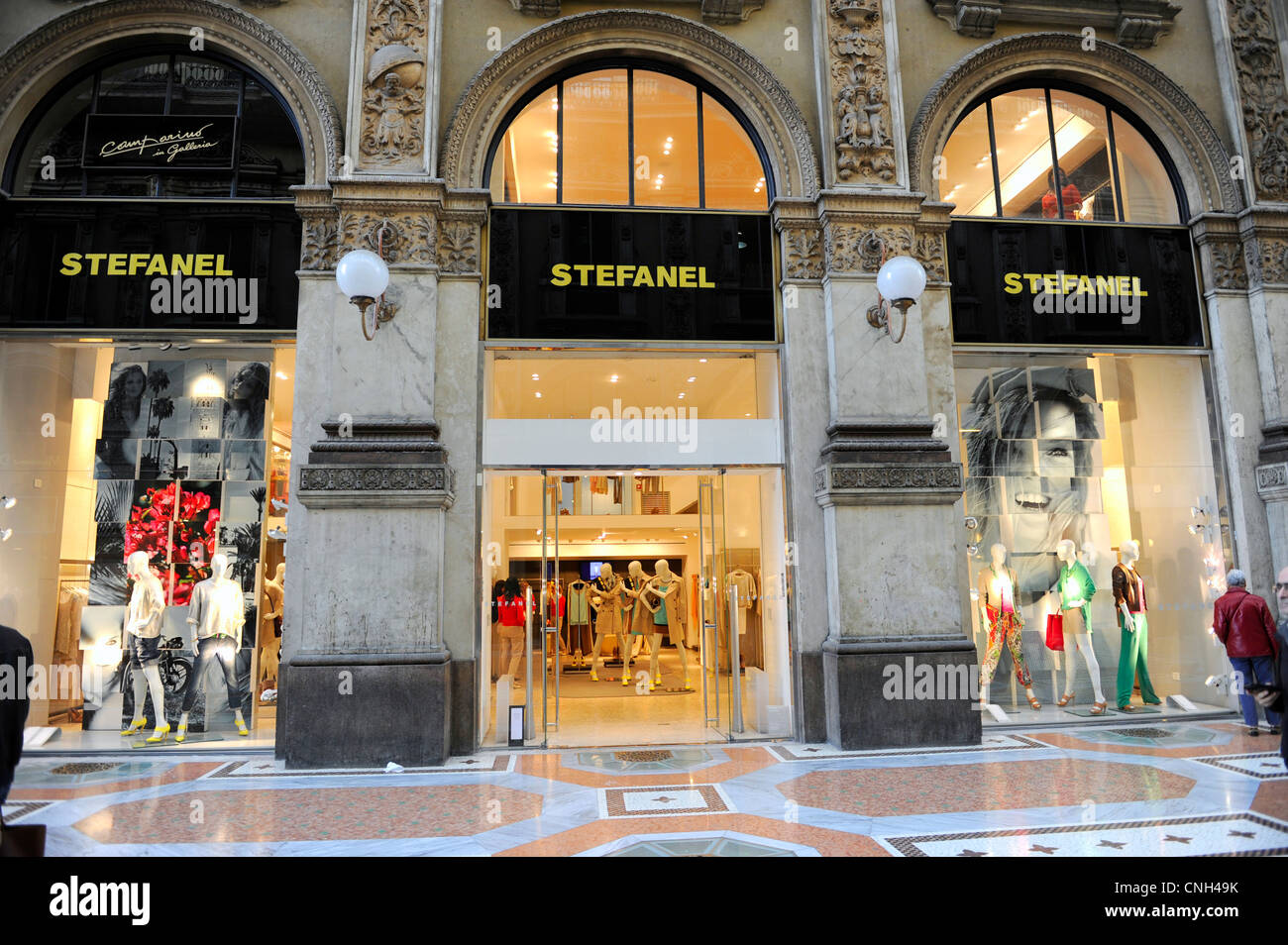 Stefanel shop immagini e fotografie stock ad alta risoluzione - Alamy