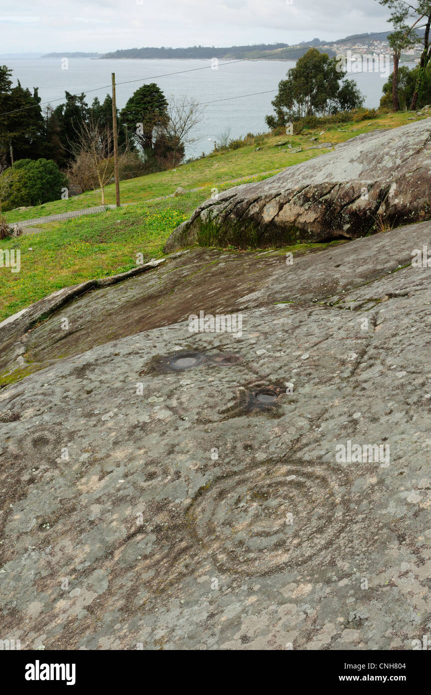 Antica arte rupestre glifi. La Galizia, Spagna. Foto Stock