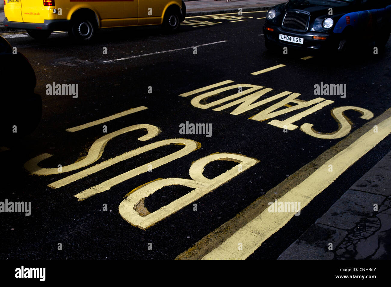 Unica corsia degli autobus Foto Stock