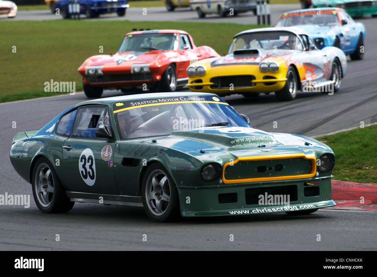 Motorsport di intervento da parte di Bernie's V8's HVRA - nella foto è Chris Scragg alla guida di una Aston Martin GT (33) Foto Stock