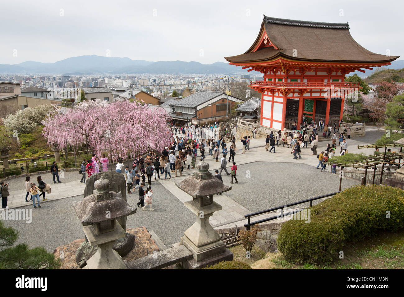 A Kiyomizu Dera tempio, in Higashiyama, Kyoto, la regione di Kansai, isola di Honshu, Giappone. Foto Stock