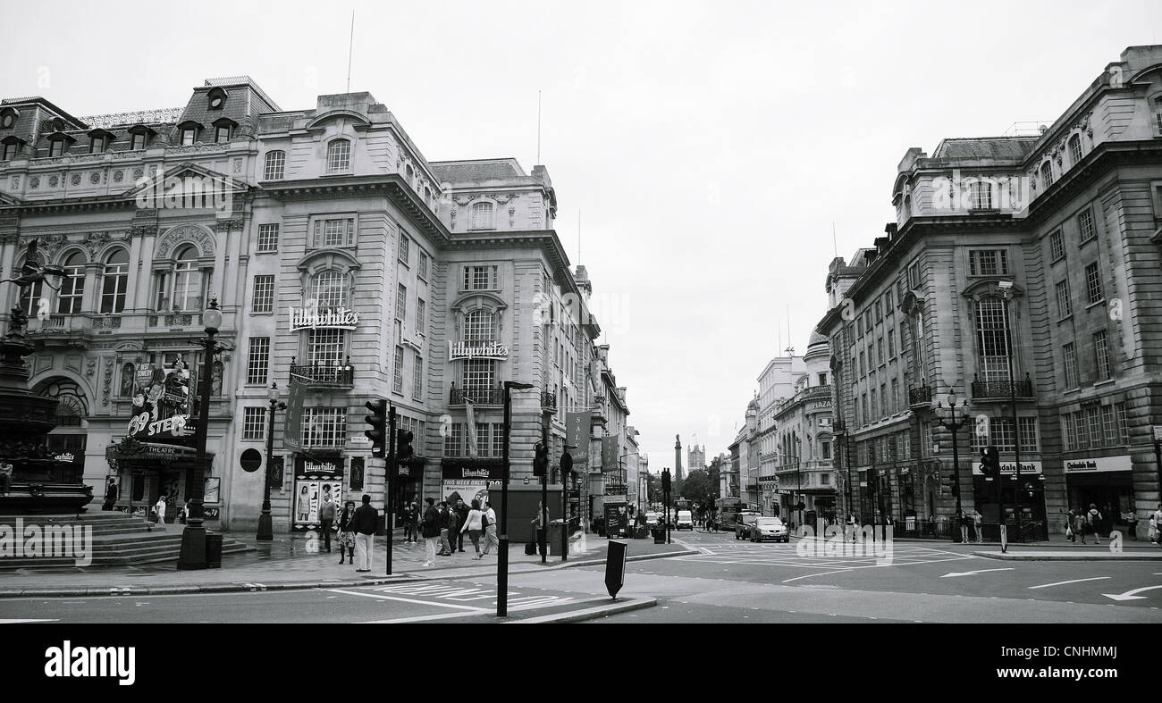 Londra - 2 agosto: Vista di Piccadilly Circus, bivio, famosa attrazione turistica, collegamenti per il West End, Regent Street. Foto Stock