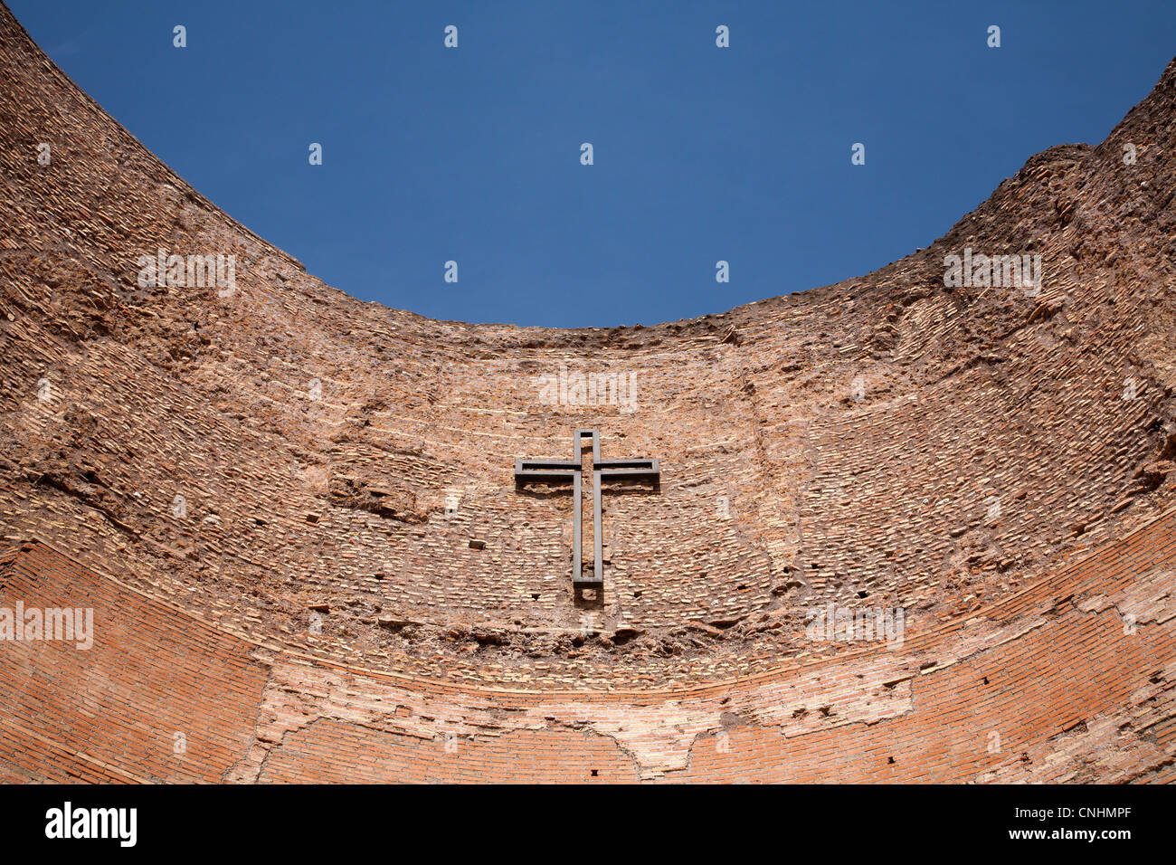 Roma - croce dalla facciata della basilica di Santa Maria degli Angeli Foto Stock