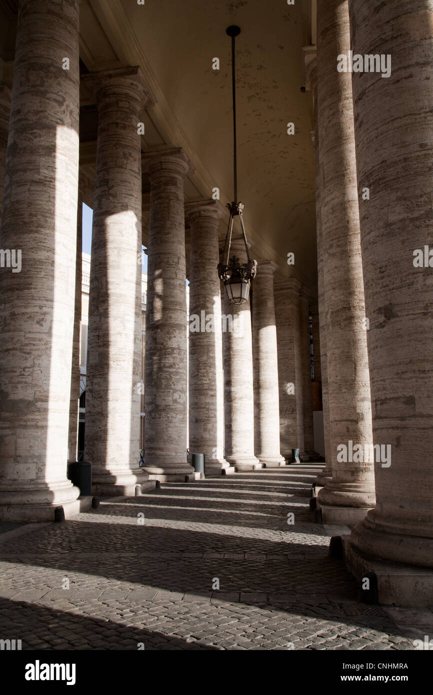 Roma - Colonnato di st. Peter s basilica Foto Stock