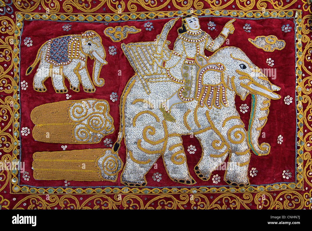 Riccamente decorate tessuti chiamati kalaga sono state tradizionalmente utilizzate come bara copre. vecchio in tutta la Tailandia e la Birmania Elephant Foto Stock