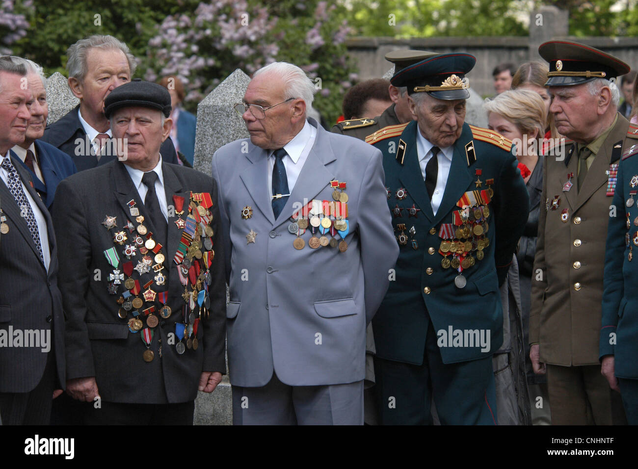 Sovietica dei veterani di guerra. Il leggendario russo comandante partigiano Dayan Murzin (L). Foto Stock