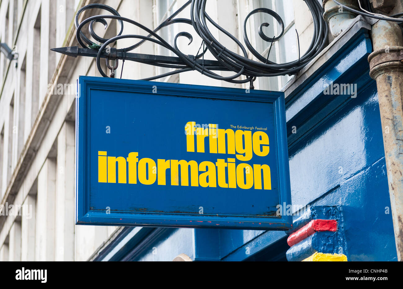 Fringe informazioni turistiche firmare al Edinburgh Fringe Festival shop di Edimburgo. Foto Stock