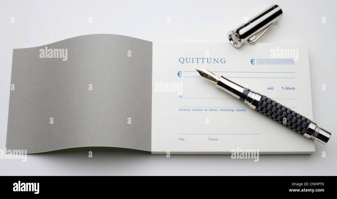 Un ricevimento aperto pad e una penna stilografica Foto Stock