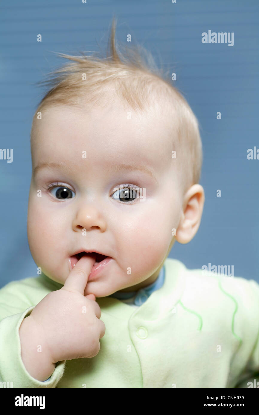 Bambino curioso Foto Stock