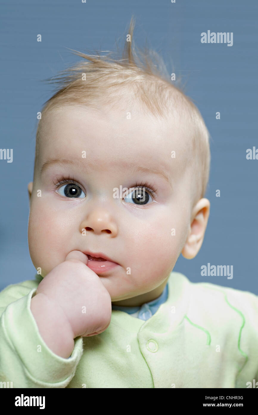 Bambino curioso Foto Stock